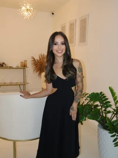Alice Terapeuta — * Massagem Relaxante: Alívio do estresse e tensão.
* Terapias com Pedras Quentes: Relaxamento profundo e alívio de dores.
* Terapias Tântricas: Equilíbrio emocional e físico com foco na energia do corpo. em Fortaleza — foto 5